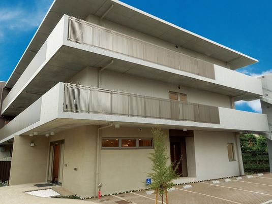 現代的な建物の外観