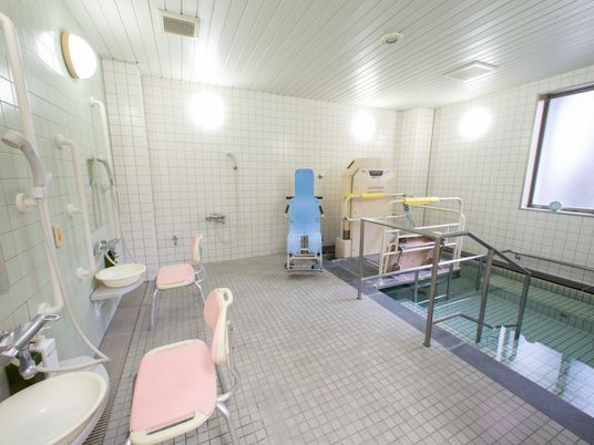 手すり付き浴室設備