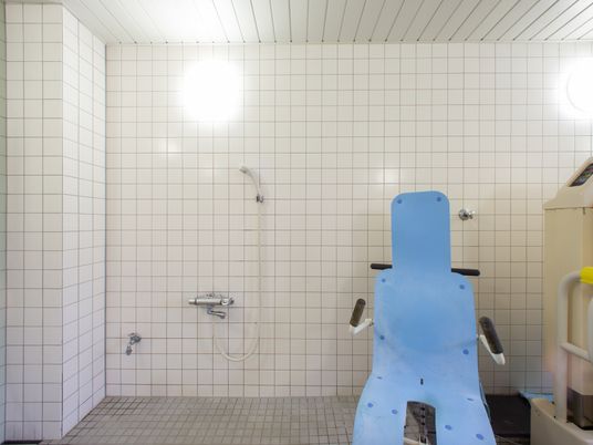 バリアフリー設計の浴室