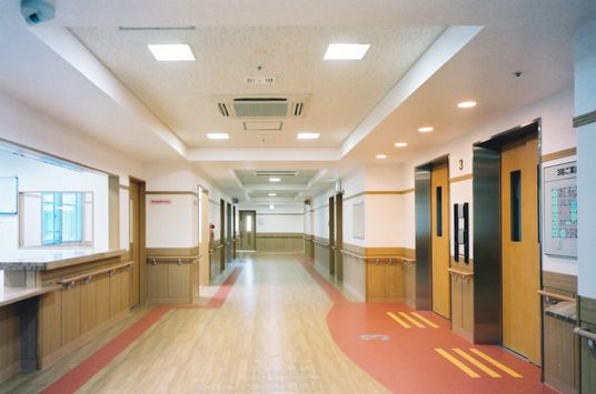 広々とした廊下