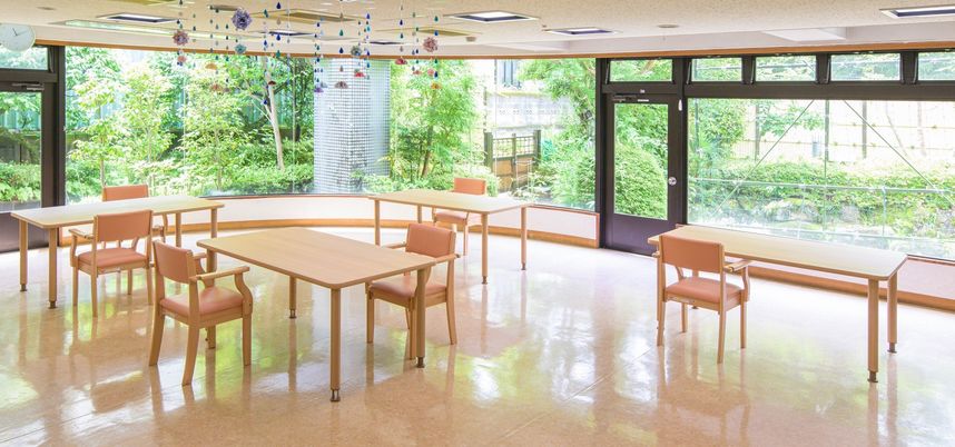自然光の入る明るい部屋