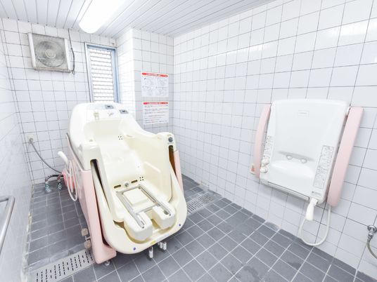 清潔な介護用浴室