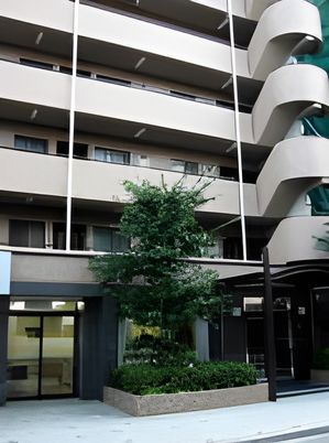 建物エントランス外観