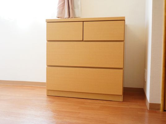 シンプルな木製チェスト