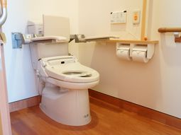 手すり付き洋式トイレ