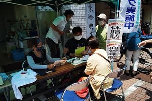 人々が集う屋外スペース