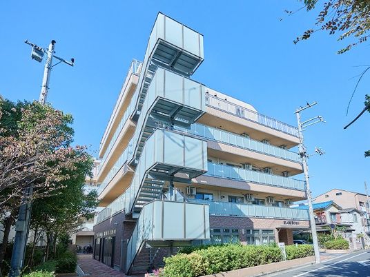 近代的な外観の施設  