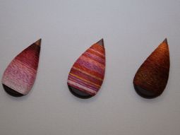 壁の装飾品
