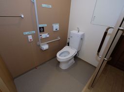 バリアフリー設計のトイレ