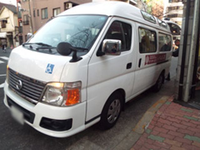 送迎バス車両 外観 快適な送迎バスでの移動が可能です。運転手も安全運転を心がけています。