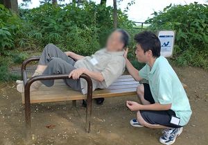 会話を楽しむ二人