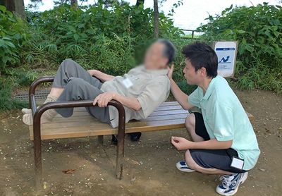 会話を楽しむ二人