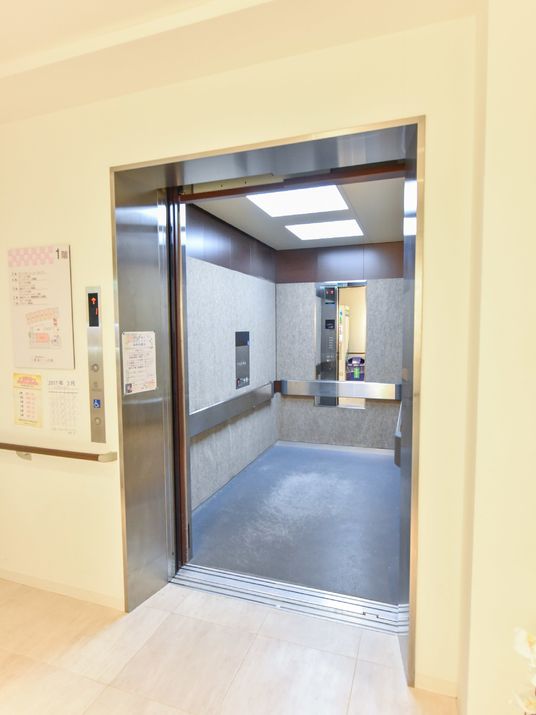 エレベーターの開口部
