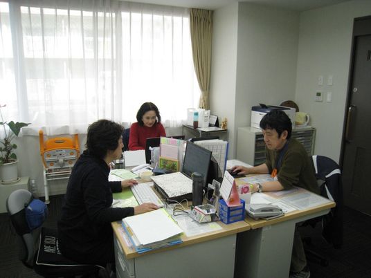 スタッフの事務作業室  
