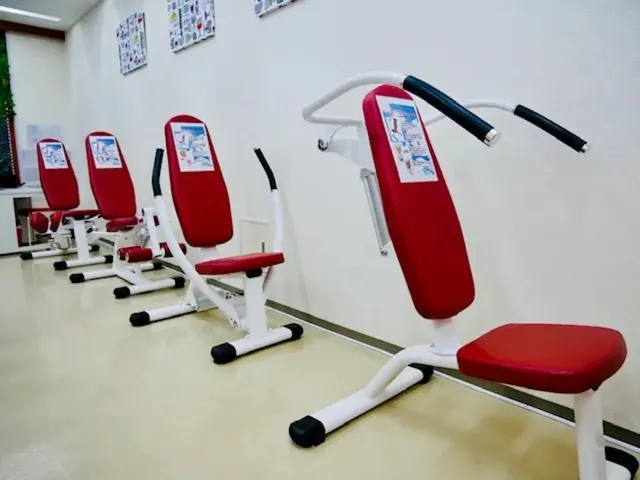 訓練機具 訓練機具 ウェイトトレーニングや高機能なフィットネスマシンを取り入れております。