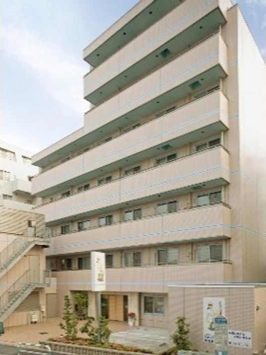 多階層の明るい外観