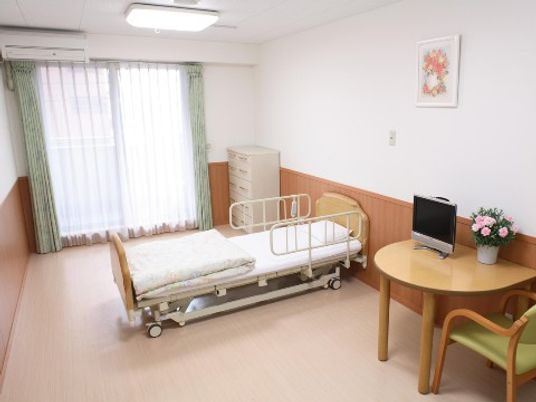 明るい個室の居室