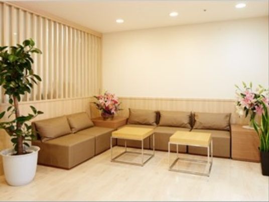 明るい待合スペース