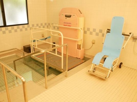 バリアフリーの浴室設備