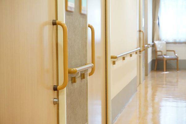 手すり付きの廊下