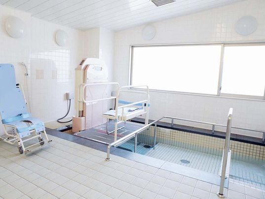 バリアフリー設計の浴室