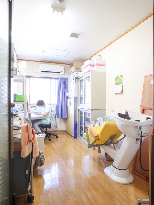 スタッフが業務中の居室