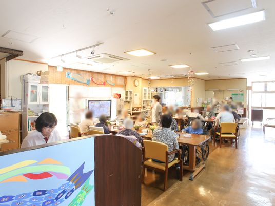 広々とした共有リビング