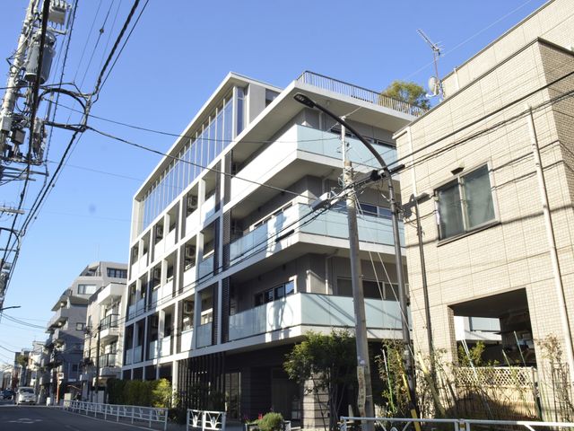 建物の外観 外観 陽光が注ぐモダンな建物が印象的です。周辺環境も整った魅力的な職場です。