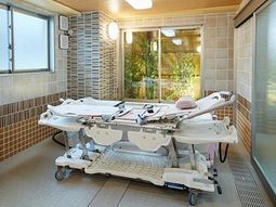 モダンな浴室の設備