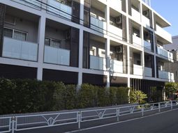 通りに面した外観