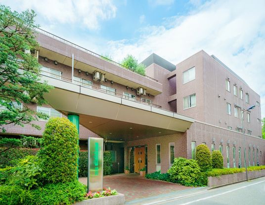 レンガ調の建物外観