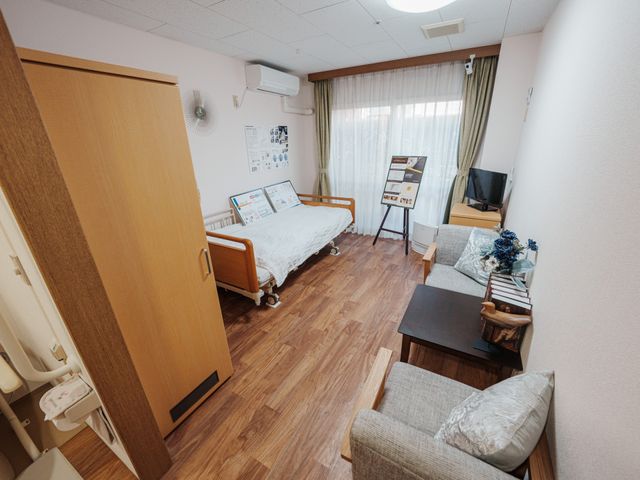 広々とした居室 居室 明るい自然光が差し込む広々とした居室です。快適に過ごせる工夫がされています。