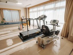 自然光が入るトレーニング施設