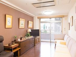 明るい居室の一角