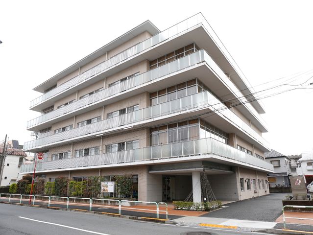 多階層のモダンな建物