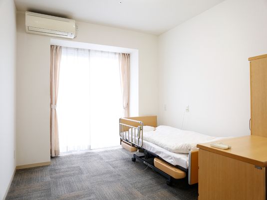 清潔な単独居室風景