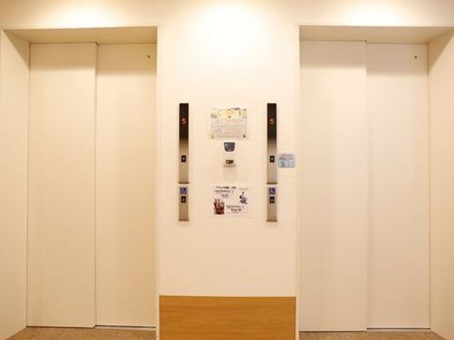 綺麗な施設のエレベーター