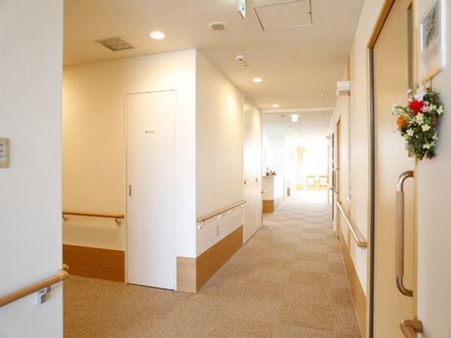 明るい廊下の風景