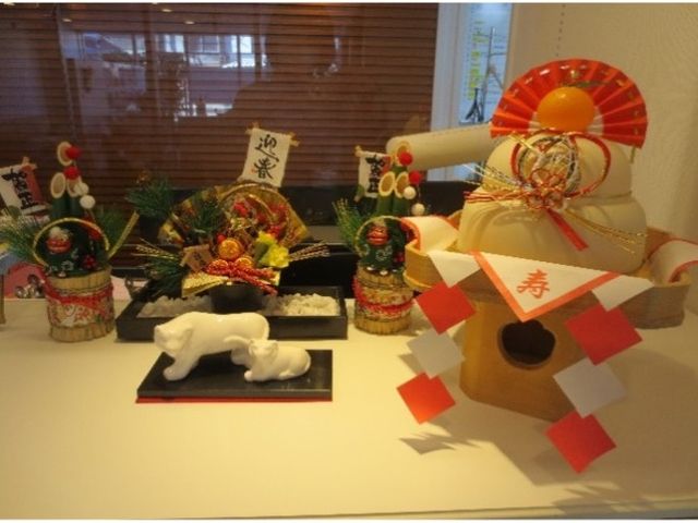 正月飾りの展示　ロビー