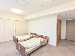広々した明るい居室