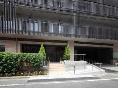 明るく開放的なエントランス