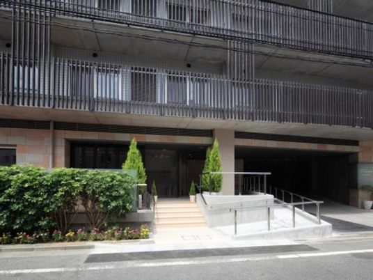 明るく開放的なエントランス