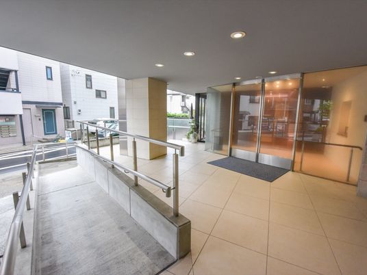 バリアフリーのエントランス