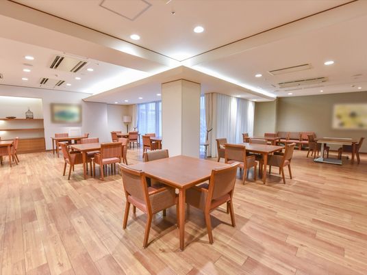 広々とした食堂エリア