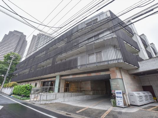 都会的な施設の外観