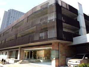 現代的な建物のエントランス