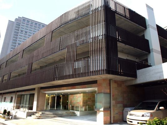 現代的な建物のエントランス