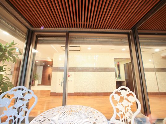 エントランスの明るい視界