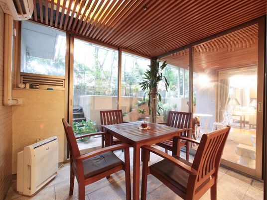 明るく開放的なテラス空間