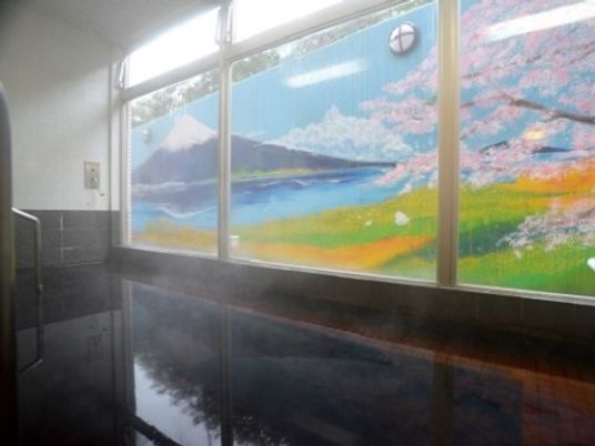風景絵のある浴室